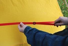 Натянуть боковую стропу Двухместная туристическая палатка с повышенной ветроустойчивостью. Alexika Nakra 2