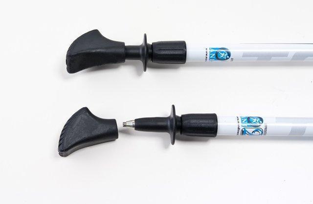 Штатные насадки для асфальта. Учитывая их область применения, а именно жёсткий контакт с асфальтом в любое время года, разработаны из специальной износостойкой резины SEBS - её особенность в предотвращении быстрого истирания и высокого сцепления с асфальтом в любых погодных условиях, как при положительных, так и при отрицательных температурах. Телескопические палки для скандинавской ходьбы Masters Training