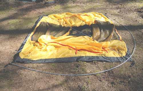 Вставить наконечники дуг в люверсы по углам палатки. Инструкция по Rondo 2 Plus