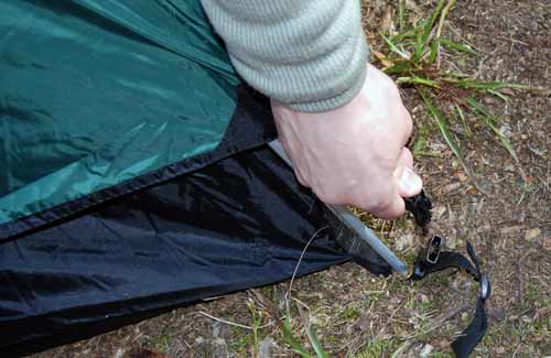 Зафиксировать внешний тент фастексами по углам внутренней палатки. Инструкция по Tower 4 Plus (ранее Zamok 4 Plus)