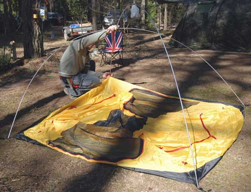 Установить дуги изакрепить крючками внутреннюю палатку. Инструкция по Tower 4 Plus (ранее Zamok 4 Plus)